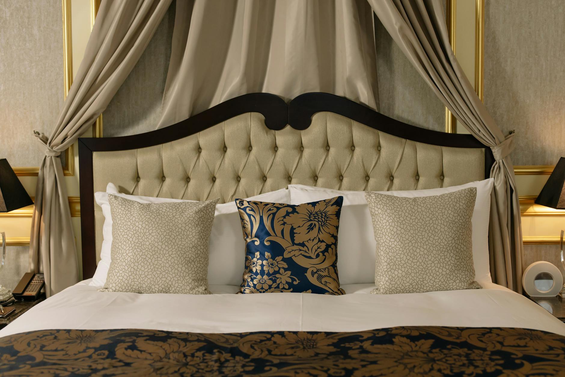 Georgian-style hotel suite in central Glasgow