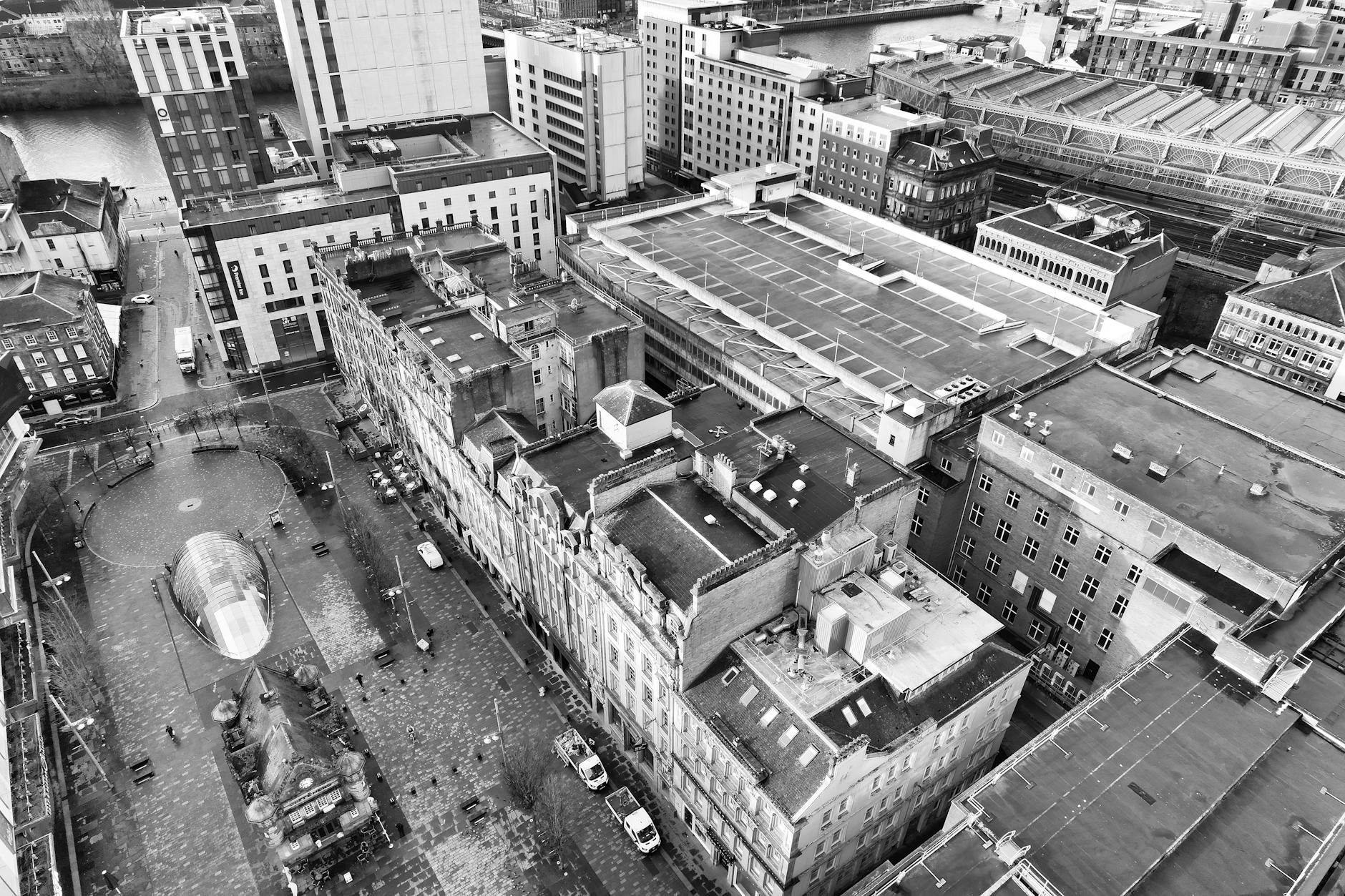 George Square Glasgow with City Chambers, the meeting point for most free walking tours