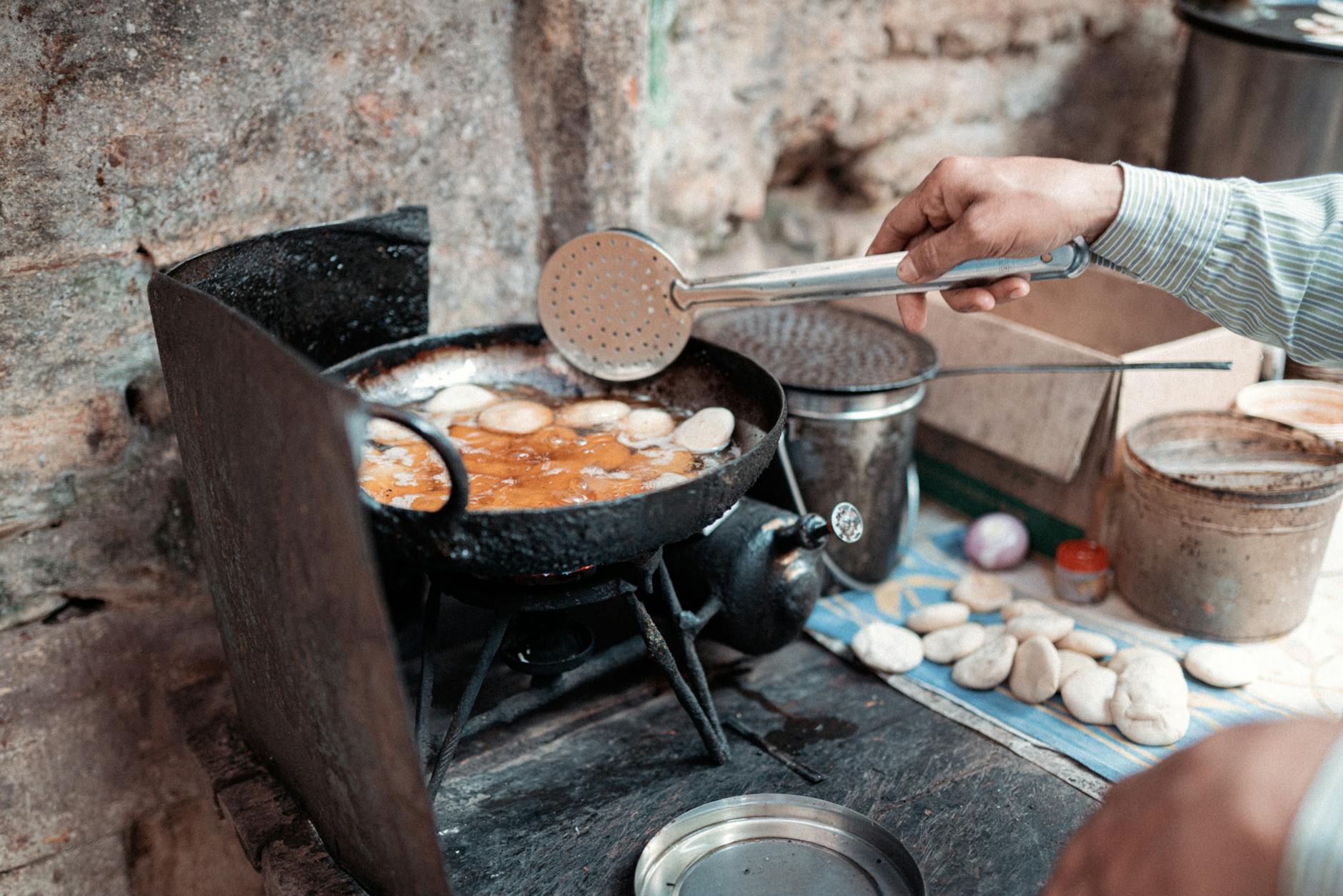 Best curry in Glasgow includes authentic street food and casual dining experiences