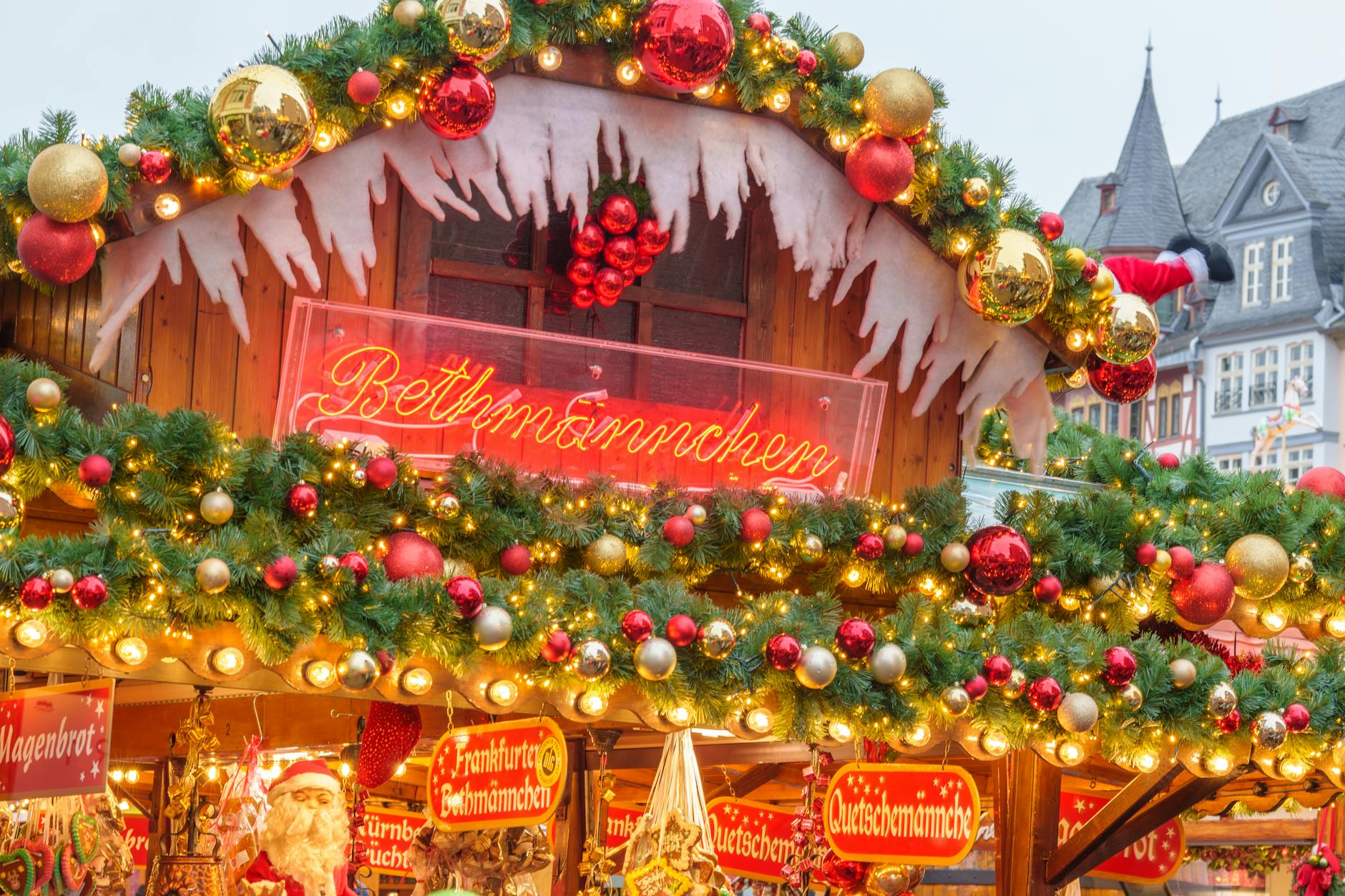 Glasgow events - festive Christmas market with twinkling lights
