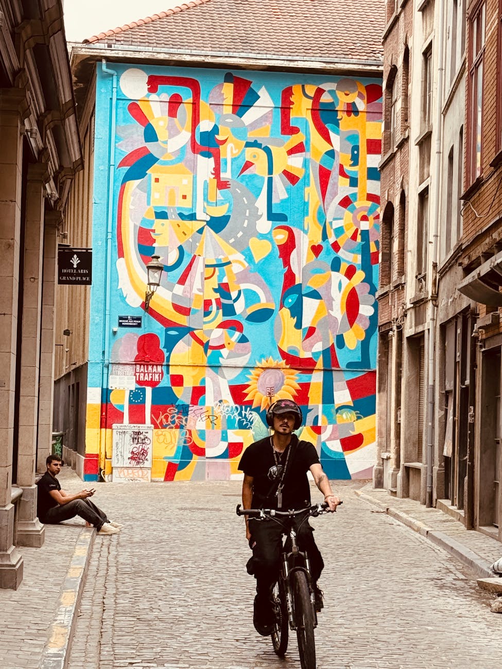 Glasgow on a budget free street art mural trail colourful artwork
