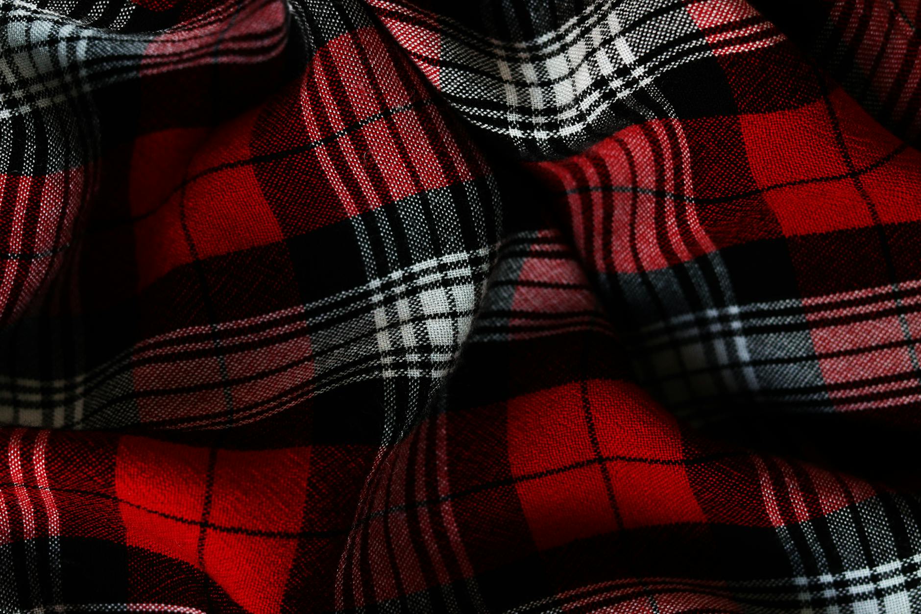 Shopping in Glasgow - Scottish tartan and souvenir gifts