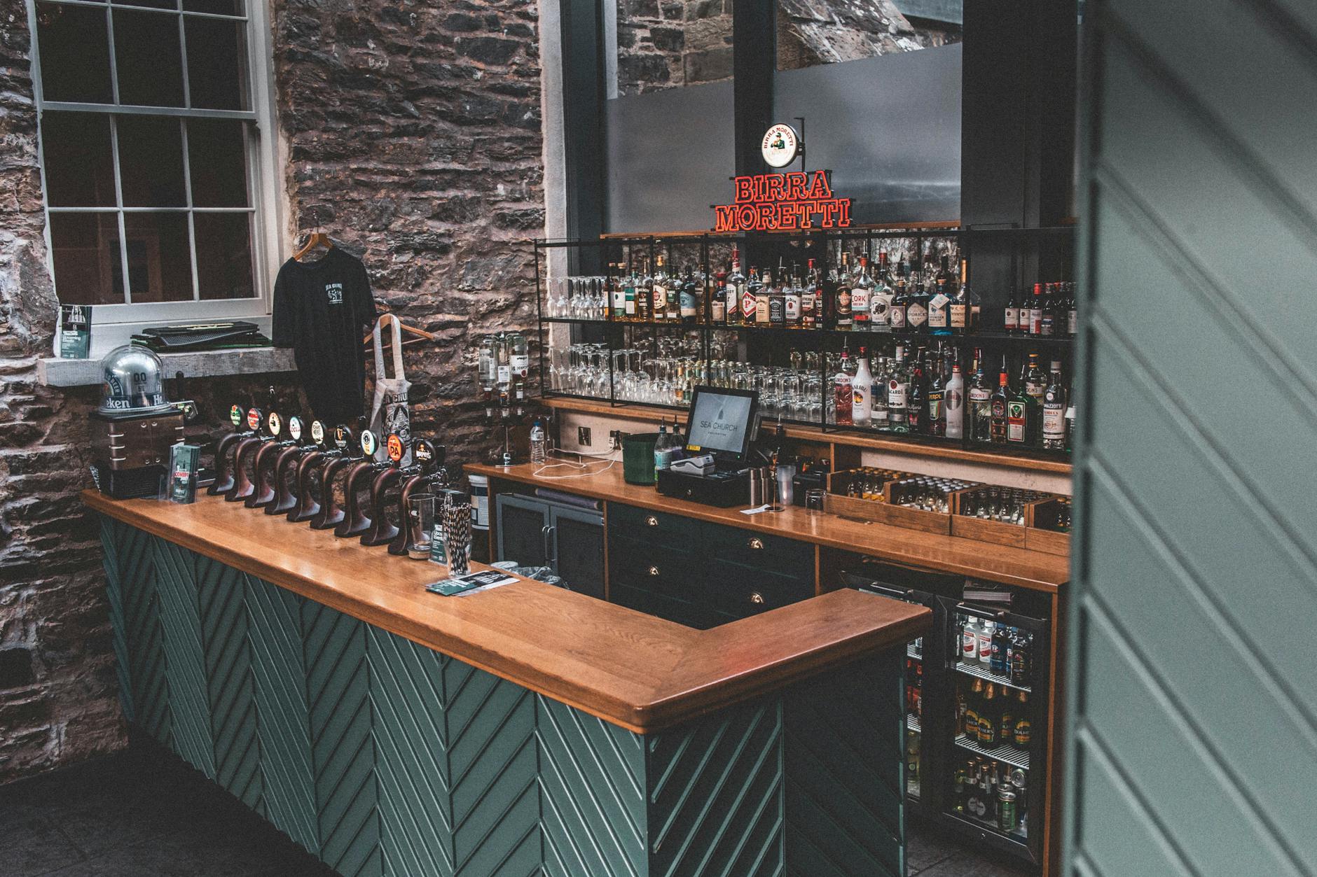 Traditional Scottish pub interior ideal for Glasgow whisky tours tasting experiences