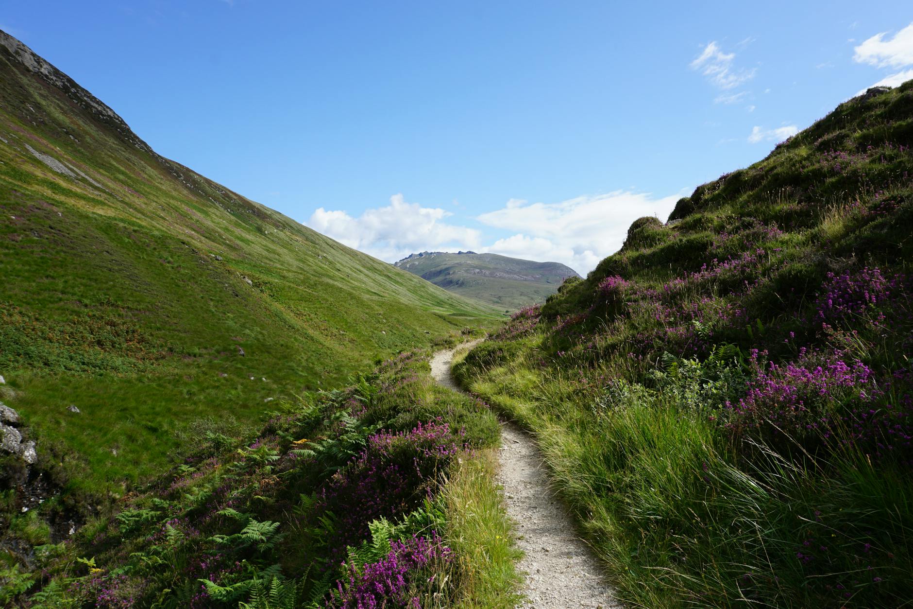Hiking trail Loch Lomond Scotland mountains