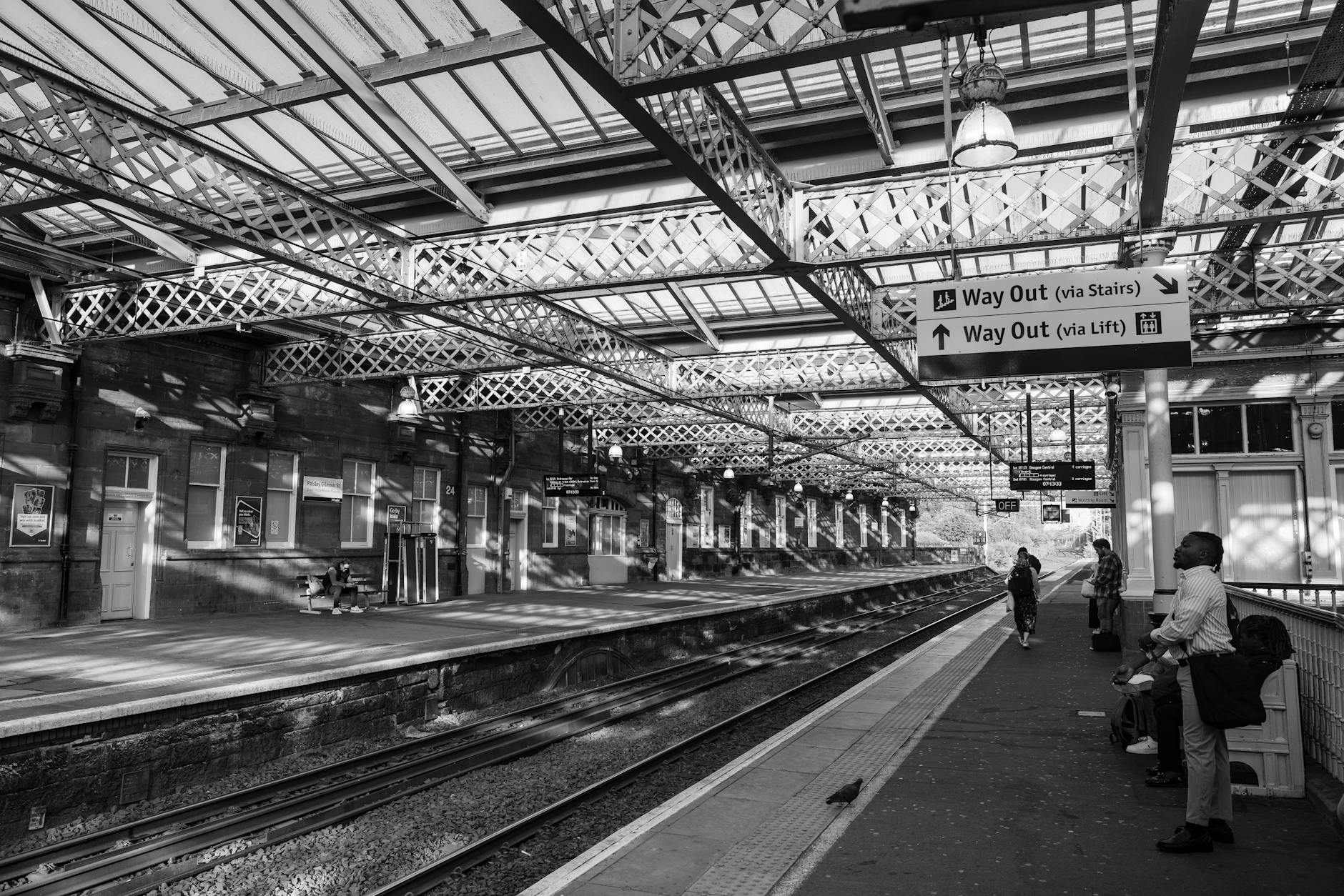 Train travel to Loch Lomond from Glasgow Scotland