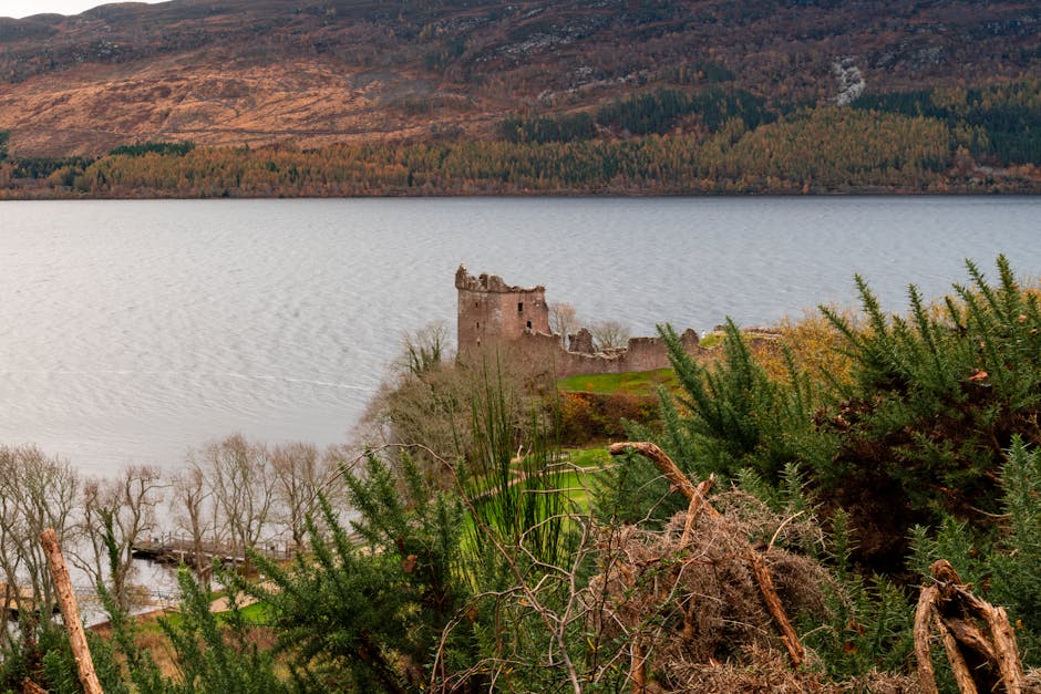 loch-ness-urquhart-castle-scotland